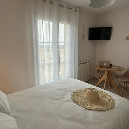 Melisande Au Pays Des Orjouliers Bed & Breakfast *