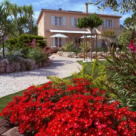Melisande Au Pays Des Orjouliers Bed & Breakfast 4*