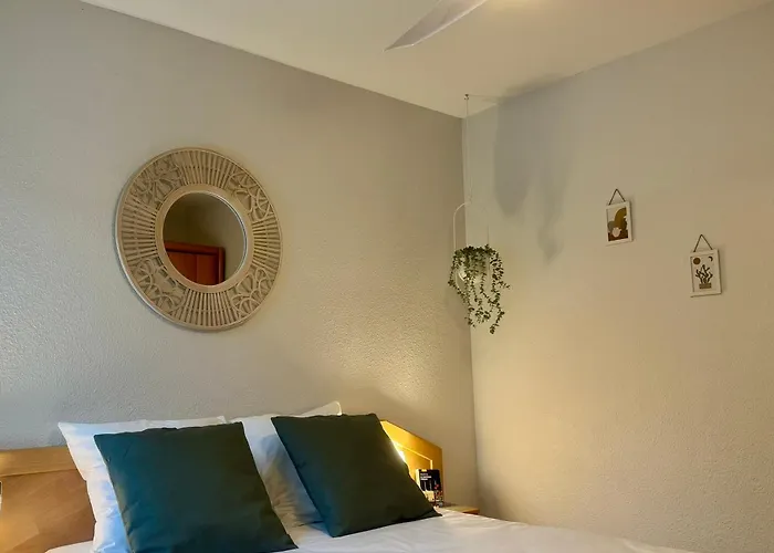 Melisande Au Pays Des Orjouliers Bed & Breakfast 4*