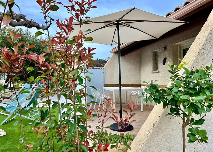 Melisande Au Pays Des Orjouliers Bed & Breakfast
