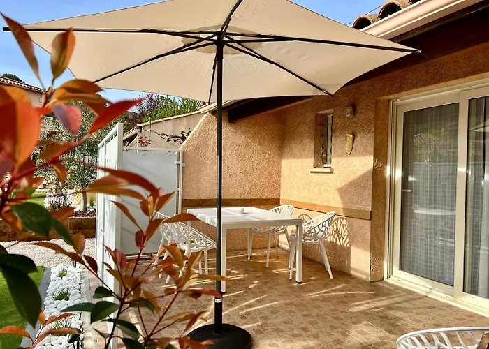 Melisande Au Pays Des Orjouliers Bed & Breakfast 4*