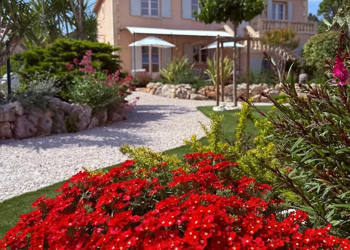 Melisande Au Pays Des Orjouliers Bed & Breakfast 4*